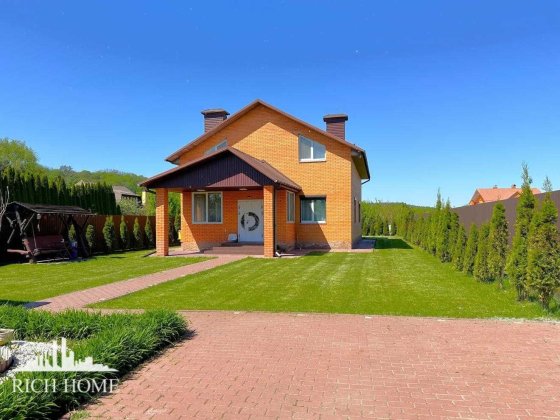 Підгірці, вул. Зоряна (Гагаріна) продаж 2-поверхового  цегляного будинку  200 кв.м., 12 соток