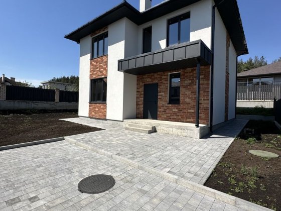 Якісний будинок з газом  в закритому КМ ! Стоянка