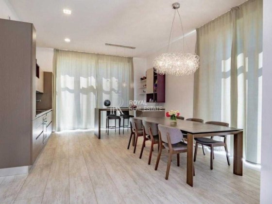 Продаж Будинок Стоянка КМ White Stones 4 кімнати 175 м² Генератор Сонячні батареї Газове опалення Те Стоянка