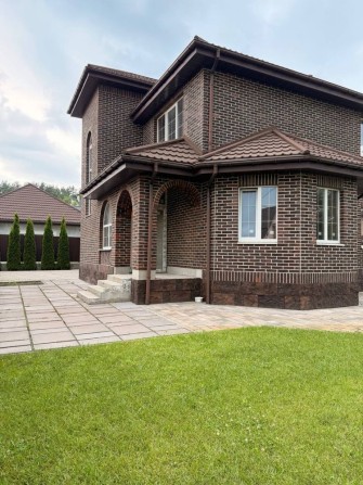 Будинок 211 м² | Закрите КМ | Цегла | 10 соток | ГАЗ | Стоянка-2 | Заходь і живи - фото 1
