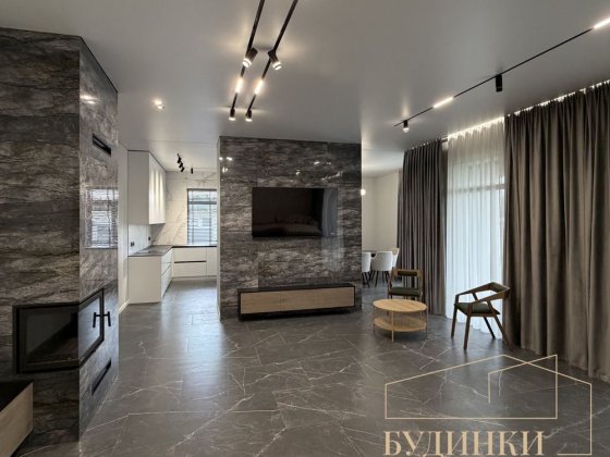 Будинок Hi-Tech з ремонтом та меблями у КМ White Stone | Стоянка | 205 м² | 14 сот Стоянка