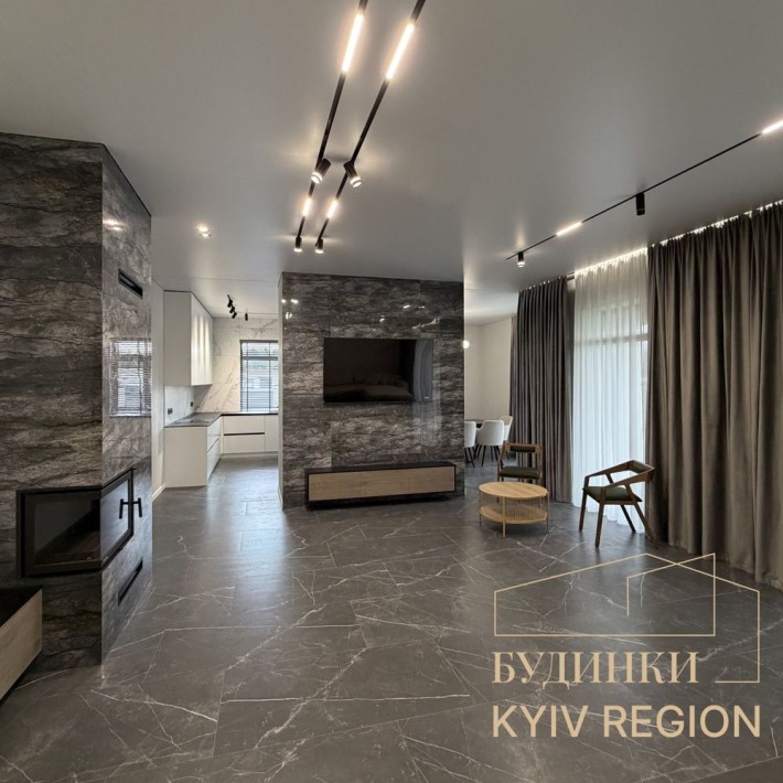 Будинок Hi-Tech з ремонтом та меблями у КМ White Stone | Стоянка | 205 м² | 14 сот - фото 1