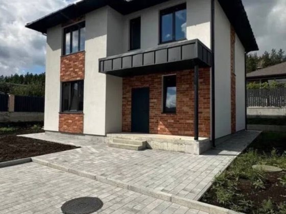 Неймовірний будинок з повнотілої червоної цегли Стоянка