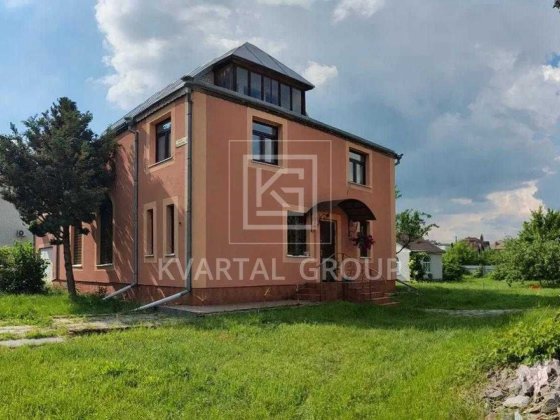 Продам 2 поверховий будинок з ремонтом. Швидкий виїзд на Київ Стоянка