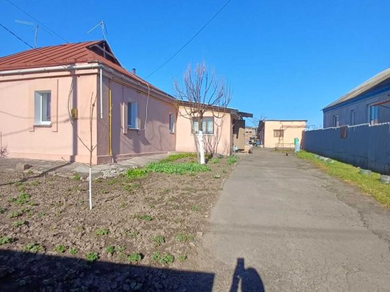 Продаж затишного будинку квартирного типу у м. Узин – заходь та живи! Узин
