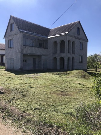 Добротний цегляний будинок 130 м² з великим підвалом. Ржищів, 13 соток, біля Дніпра. Без комісії - фото 1