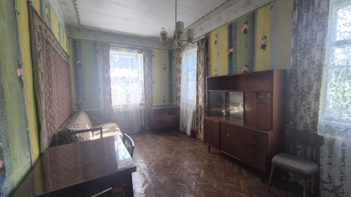 Продається затишний та міцний цегляний будинок у самому центрі селища міського типу Немішаєве. - фото 1