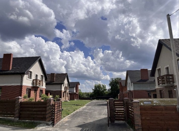 10 соток будинок 212 м. з чорновим ремонтом - фото 1