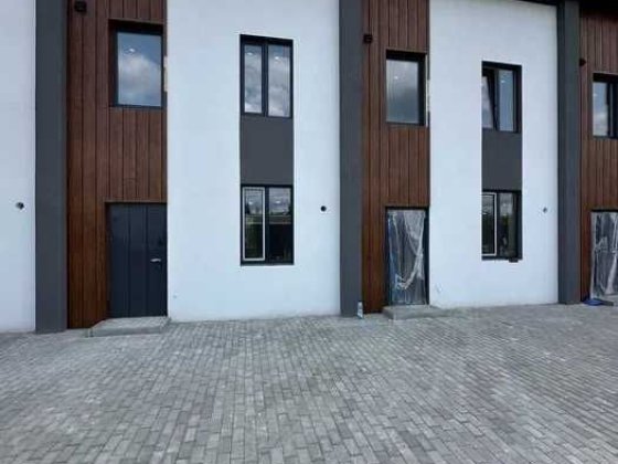 Вітаю. Продаж Таунхаус у передмісті Києва! Телефонуйте. Гнатівка