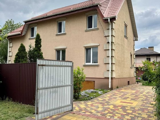 Продається сучасний двоповерховий будинок на березі Десни з хамамом та камінним будинком Зазимье