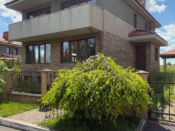 Ваша  ПРИВАТНІСТЬ.Ваш СТАТУС .Ваш КОМФОРТ.Продаж будинку 352,2 м2, земельна ділянка 15 соток , БОМБО Иванковичи