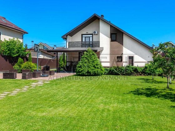 Продаж двох будинків на ділянці 14 соток. Закрите котеджне містечко. Основний будинок 240 м2 та гост Крушинка