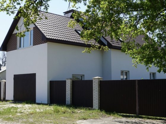 Будинок з ГАЗОМ, Скважиною, Електрикою, Введений в експлуатацію. Лютіж