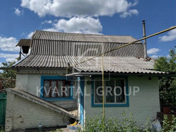 Цегляний будинок на 13 сотках, є газ, житловий стан. Поруч озера та зручний виїзд до Києва Микуличи