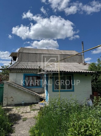 Цегляний будинок на 13 сотках, є газ, житловий стан. Поруч озера та зручний виїзд до Києва - фото 1