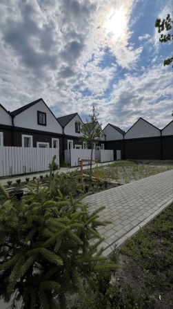 Продаж готових таунхаусів з власним двориком в передмісті  Києва - фото 1