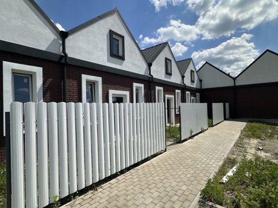 Таунхаус з власним двориком . Супер ціна ! Михайлівка-Рубежівка