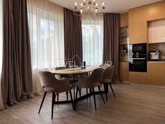 Київ. Продаж будинку в КМ “Grand Villas” 275 м² з ремонтом. На території є гостьовий будинок 45 м²,б Михайловка-Рубежовка