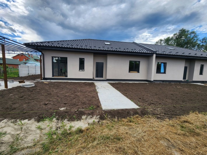 Продаж будинків  с. Погреби - фото 1