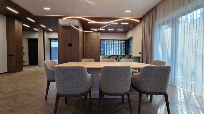 Продаж нового будинку з ремонтом 520 м2   в с Плюти , поруч Козин , Конча Заспа , Київ - фото 1