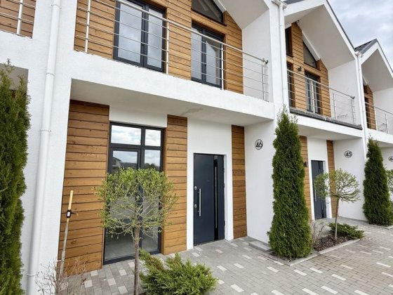 Продаж таунхауса на першій лінії біля води | Gardd House Eco Village Рожны