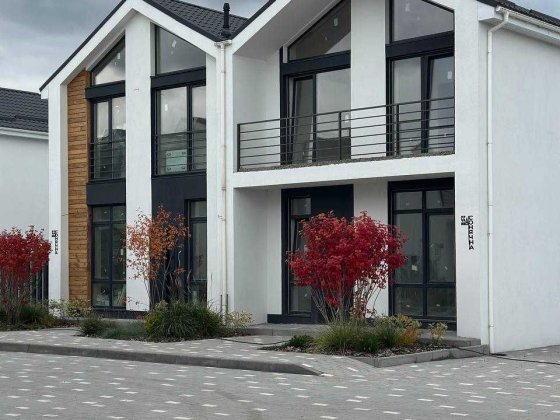 Продаж Дуплексу в новому котеджному містечку всього в 30 км від Києва Рожны