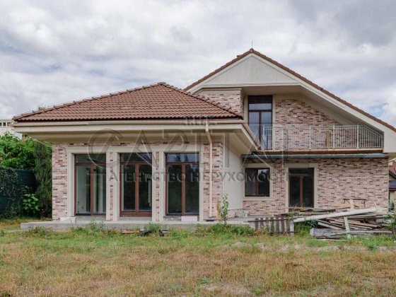 На продаж будинок у котеджному містечку «Северинівка» (Житомирська траса). Перша лінія - власний вих Севериновка