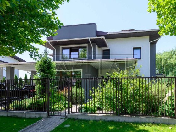 Продаж преміальний будинок на першій лінії води в закритому котеджному містечку Water Village Романі Романков
