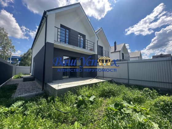 Продажа таунхауса под ремонт ,село Хотов . Киевская область Хотов