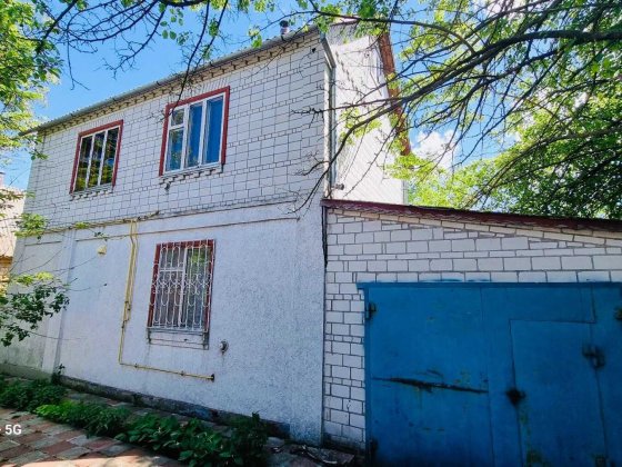 Продам 2 єт.дом 200 кв.м. в с.Хотяновка,11 соток земли