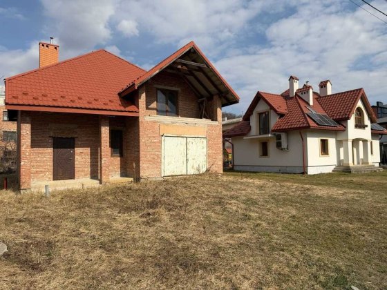 Продаж будинку у Винниках, біля Окружної, 2 поверхи, 160 000$ Винники