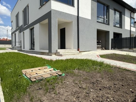 Котедж Солонка 130кв.м 2.5 сотки з центральними комунікаціями, гараж, готовий, можна вже робити ремо Солонка