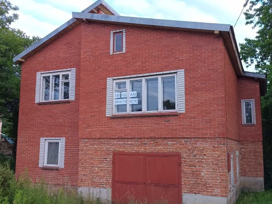 Будинок на ділянці з садом у містечку, біля лісу з озером. Можливість кредиту. Винники