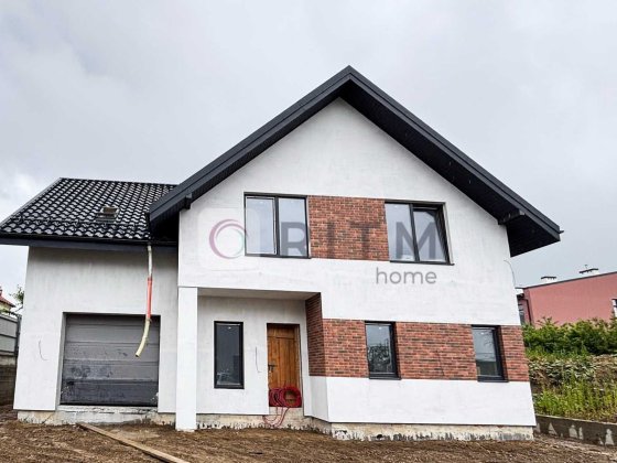 Продаж сучасного двоповерхового будинку у Солонці Солонка