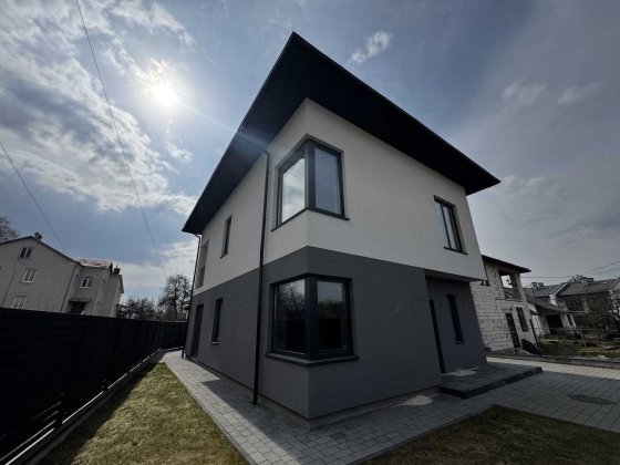 Продаж будинку у Брюховичах З Центральними комунікаціями Брюховичи