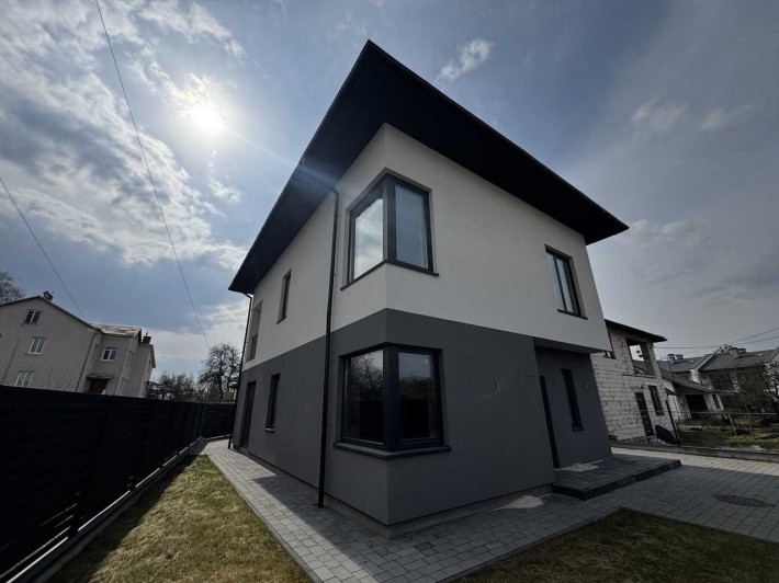 Продаж будинку у Брюховичах З Центральними комунікаціями - фото 1