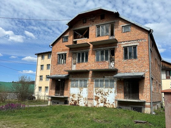 Будинок в Брюховичах біля лісу Брюховичі