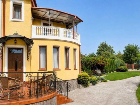 Продаж просторого будинку з гаражем та ділянкою м. Самбір Самбір