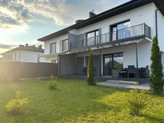 Продаж сучасного котеджу з дизайнерським ремонтом 208 м² с. Зубра Зубра