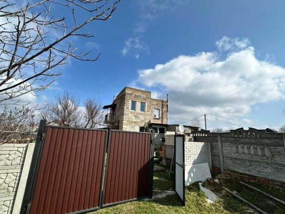 Продам двоповерховий будинок, М.-Погорілове, 1 км. від міста Мешково-Погорелово