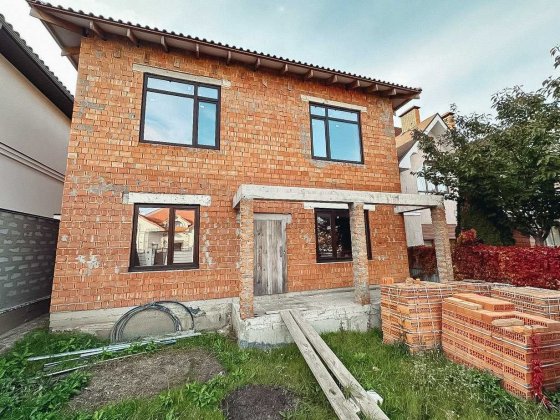 Будинок 2-х поверховий в Совіньйоні під чистове оздоблення. Лиманка