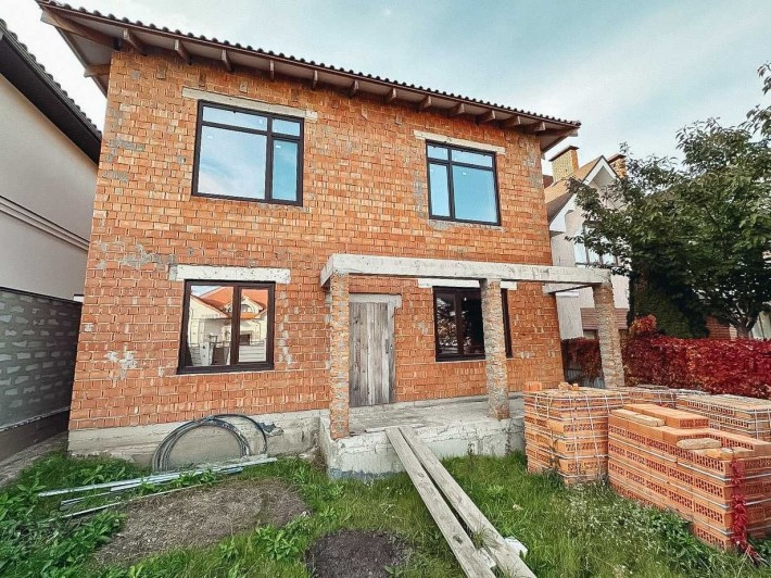 Будинок 2-х поверховий в Совіньйоні під чистове оздоблення. - фото 1