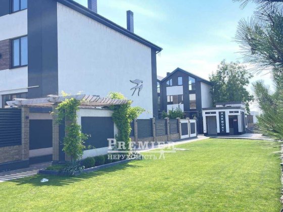Таунхаус 118 м² Авангард 3 поверхи газ закрита територія Авангард