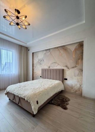 Продам дом в Лесках 2-этажный/ С новым ремонтом/ 5,5 соток земли/Гараж - фото 1
