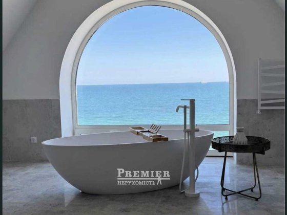 Продам дом с ремонтом.Первая линия моря.Сосновый берег Лески (Одесская обл.)