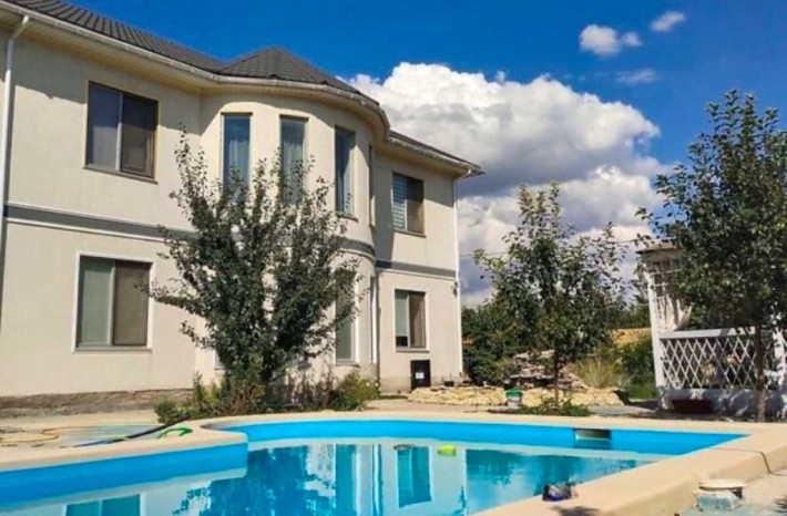 Продам сучасний двоповерховий будинок - фото 1