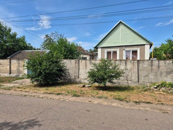 Продам дом с газом, большой участок
