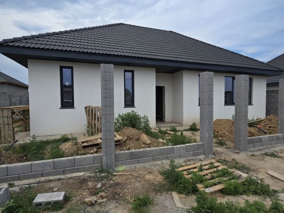 Продам дом с подвалом в  Дайберге. Рассрочка 2 года, первый взнос 51000$, комиссия 0%. 3 спальни, ма
