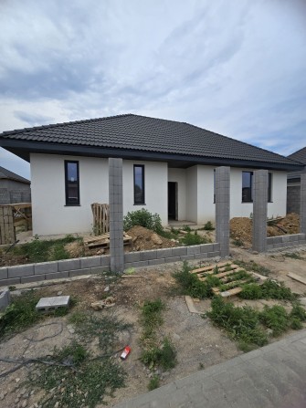 Продам дом с подвалом в  Дайберге. Рассрочка 2 года, первый взнос 51000$, комиссия 0%. 3 спальни, ма - фото 1
