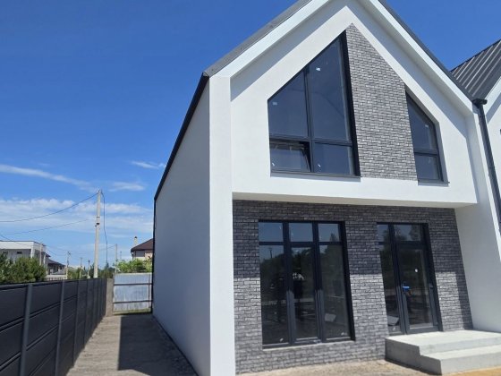 Продаж сучасного таунхауса 125 м² у Лісках (власне подвір'я, закрита територія) Ліски (Одеська обл.)